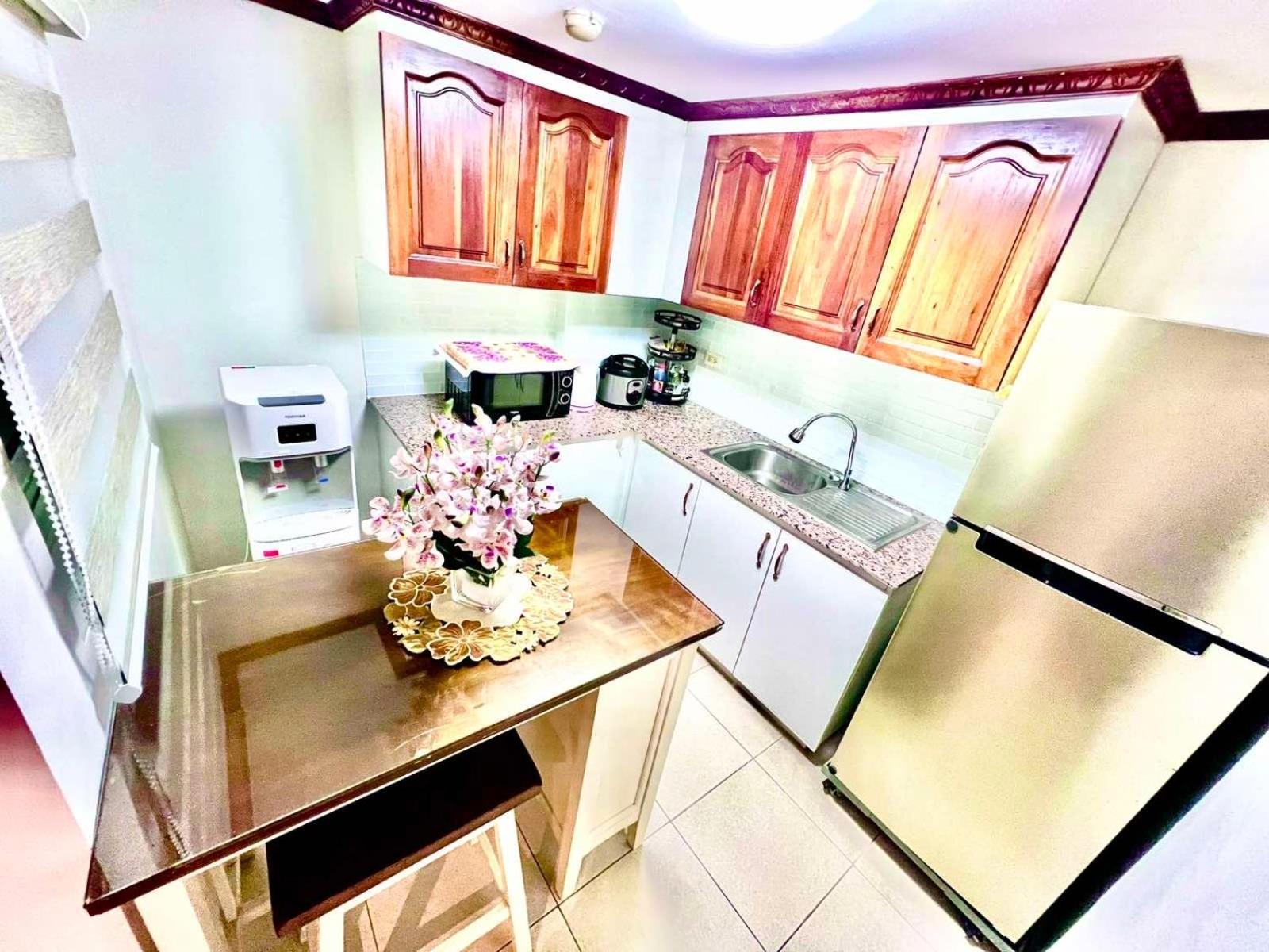 Affordable 2 Bedroom 2 Ba W/ Skycable, Netflix, & Amazon Prime Apartment Manila